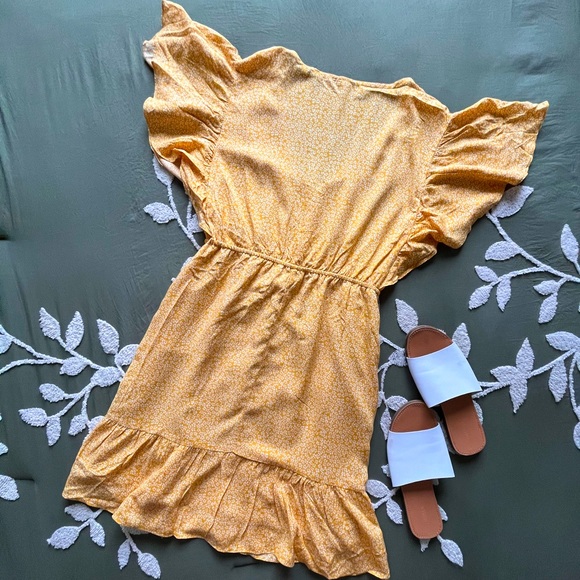 ❣️SOLD❣️ Yellow Floral Sun Dress - Picture 5 of 9